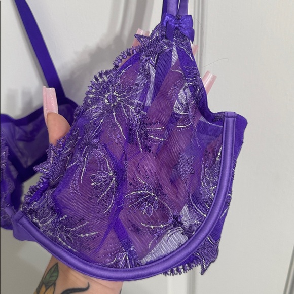 Victoria's Secret bra - Picture 2 of 4